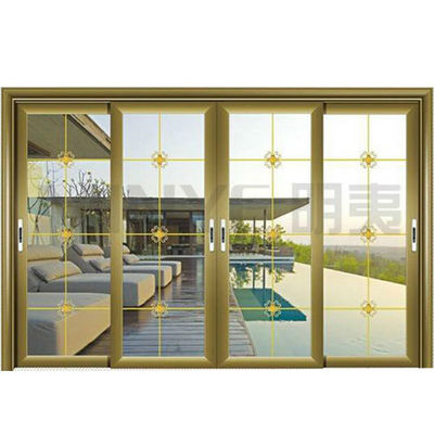Criar uma conexão interior-exterior com portas de alumínio