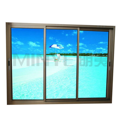 Criar uma conexão interior-exterior com portas de alumínio