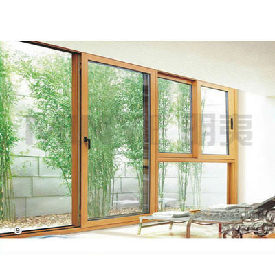 Criar uma conexão interior-exterior com portas de alumínio