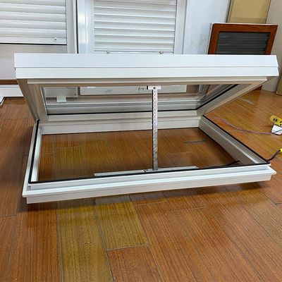 Swing Open Style Elétrico Alumínio Roof Window Skylight para a Estética Branca