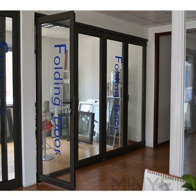 Porta de garagem grande transparente com superfície finalizada e material de liga de alumínio