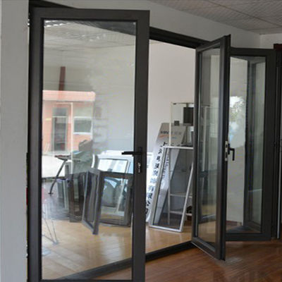 Porta de garagem grande transparente com superfície finalizada e material de liga de alumínio