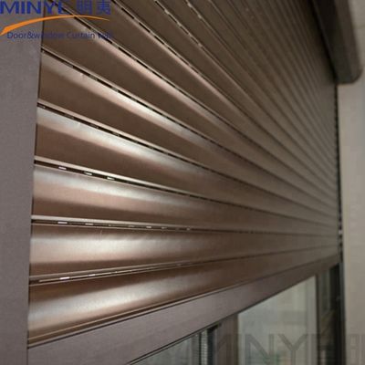 Indústria hoteleira Porta de garagem elétrica de perfil de alumínio com método de abertura de puxa-rolante