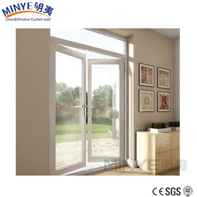 Portas de vidro frontais com perfil de PVC branco e vidro duplo temperado