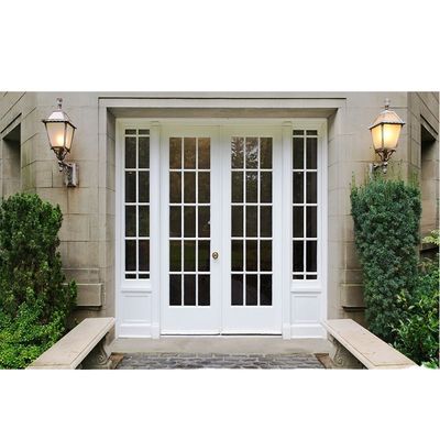 Portas de vidro frontais com perfil de PVC branco e vidro duplo temperado