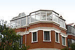 Casa de vidro de telhado triangular de alumínio para salas de tela de design moderno