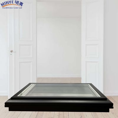 Melhore a iluminação natural e a ventilação com janelas de clarabóia de abertura vertical