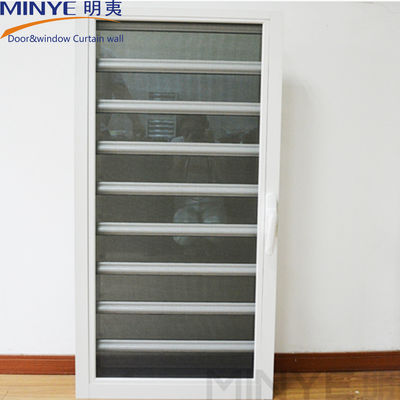 Retrovisores elétricos de alumínio com abertura vertical para controlo da luz e da ventilação