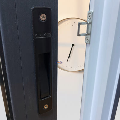 Janela deslizante UPVC à prova de furacão com tela certificada ISO9001 CE