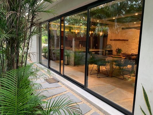 Isolamento acústico Portas de vidro deslizantes de UPVC de estilo francês para fluxo interno-externo sem costura