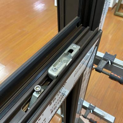 Porta de vidro minimalista com hardware chinês superior de alumínio janela de casamento de folha dupla