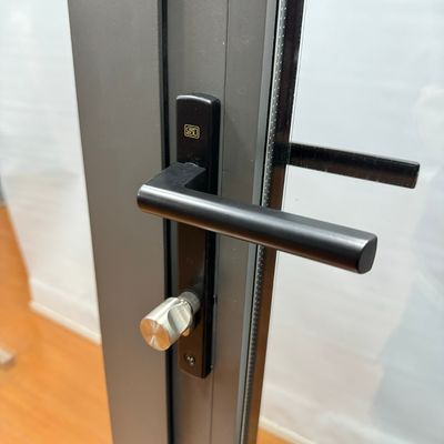 Material de rede de tela de fibra de vidro Porta giratória de vidro Loja Villa Solução de design gráfico