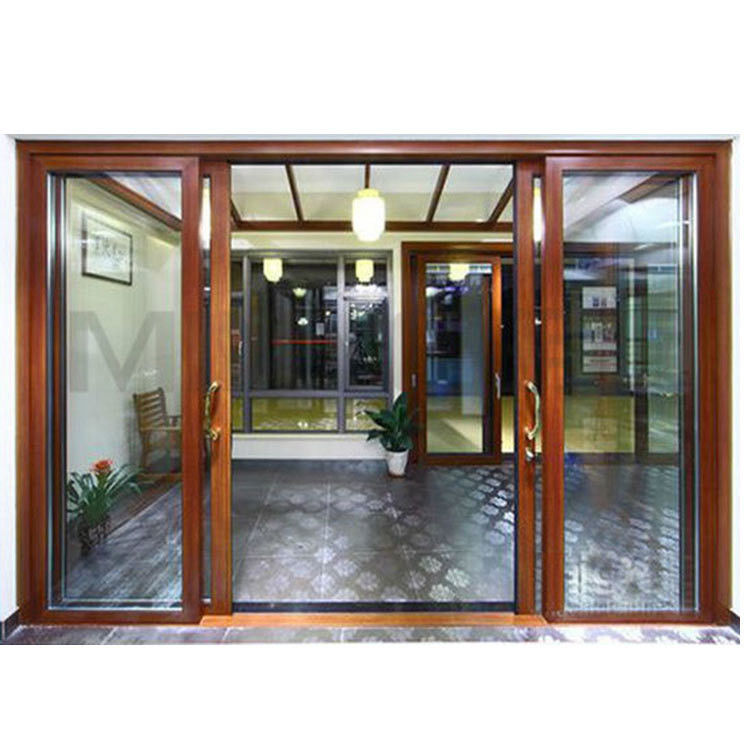 Criar uma conexão interior-exterior com portas de alumínio