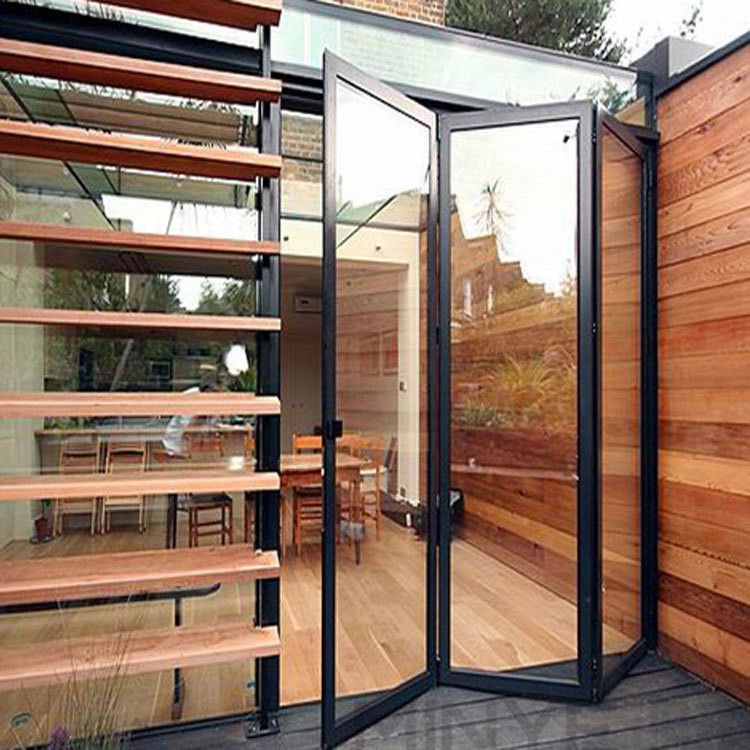Porta de garagem grande transparente com superfície finalizada e material de liga de alumínio